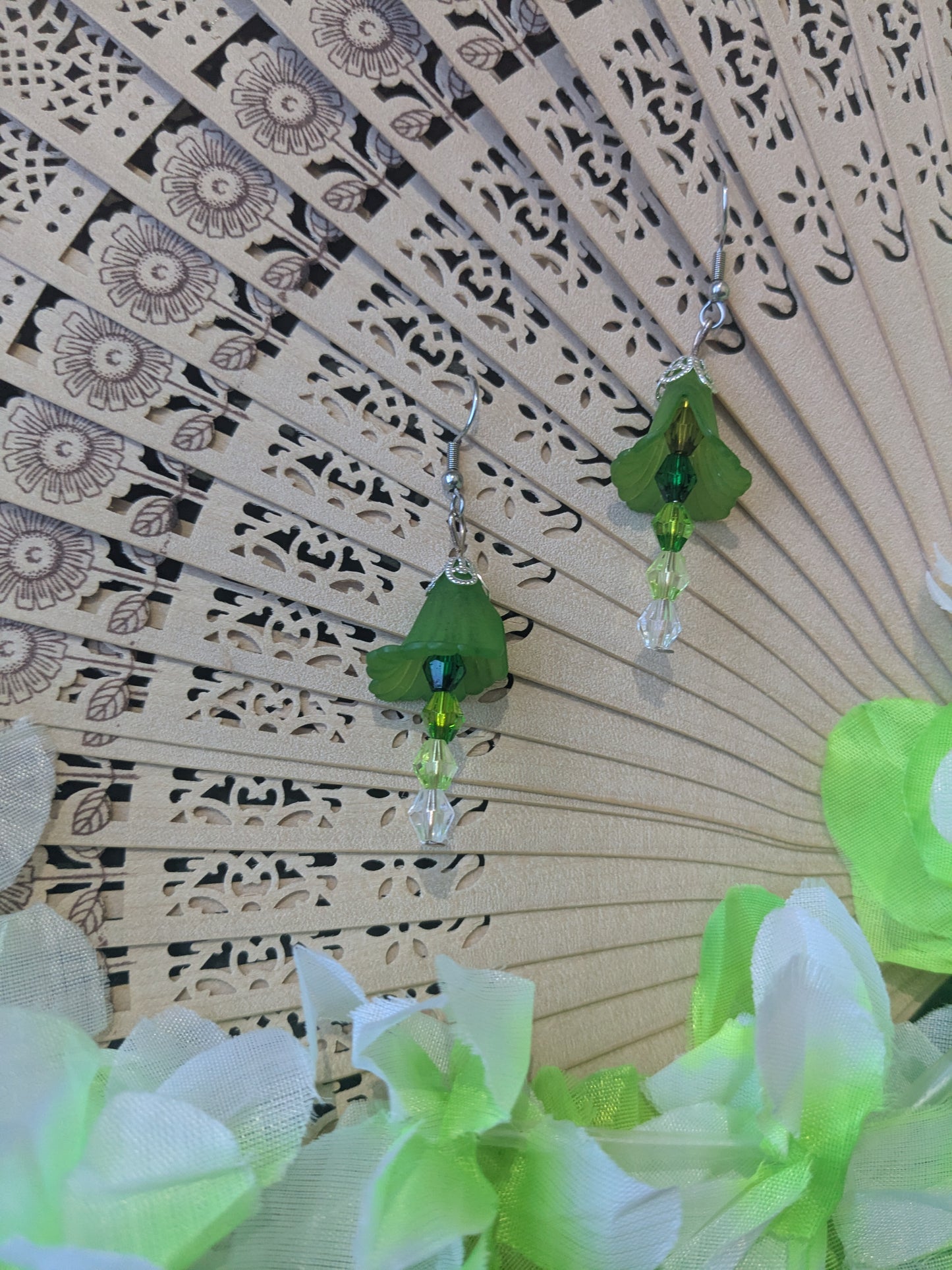 Earring with flower and beads