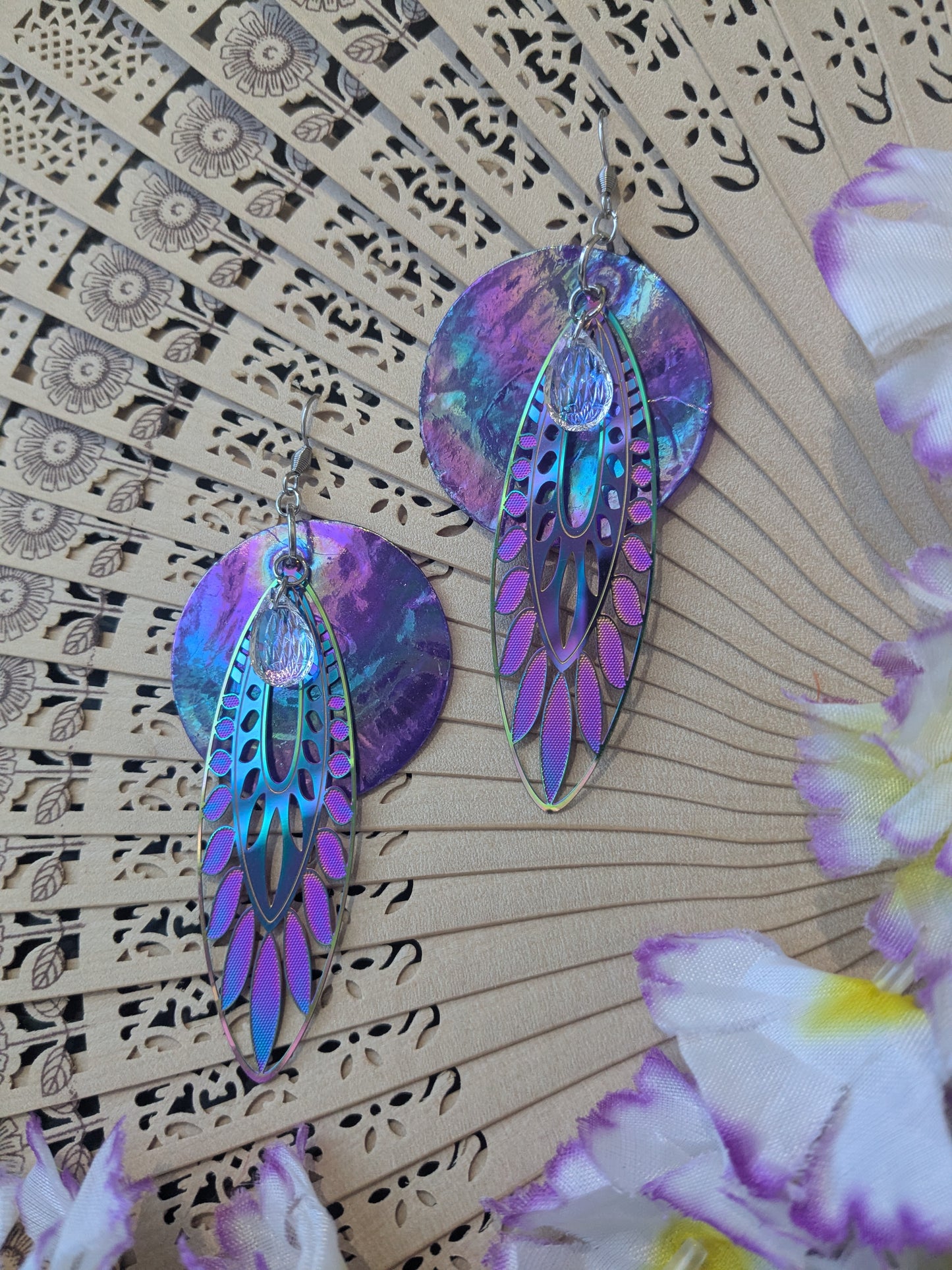 Earring with shell and pendant