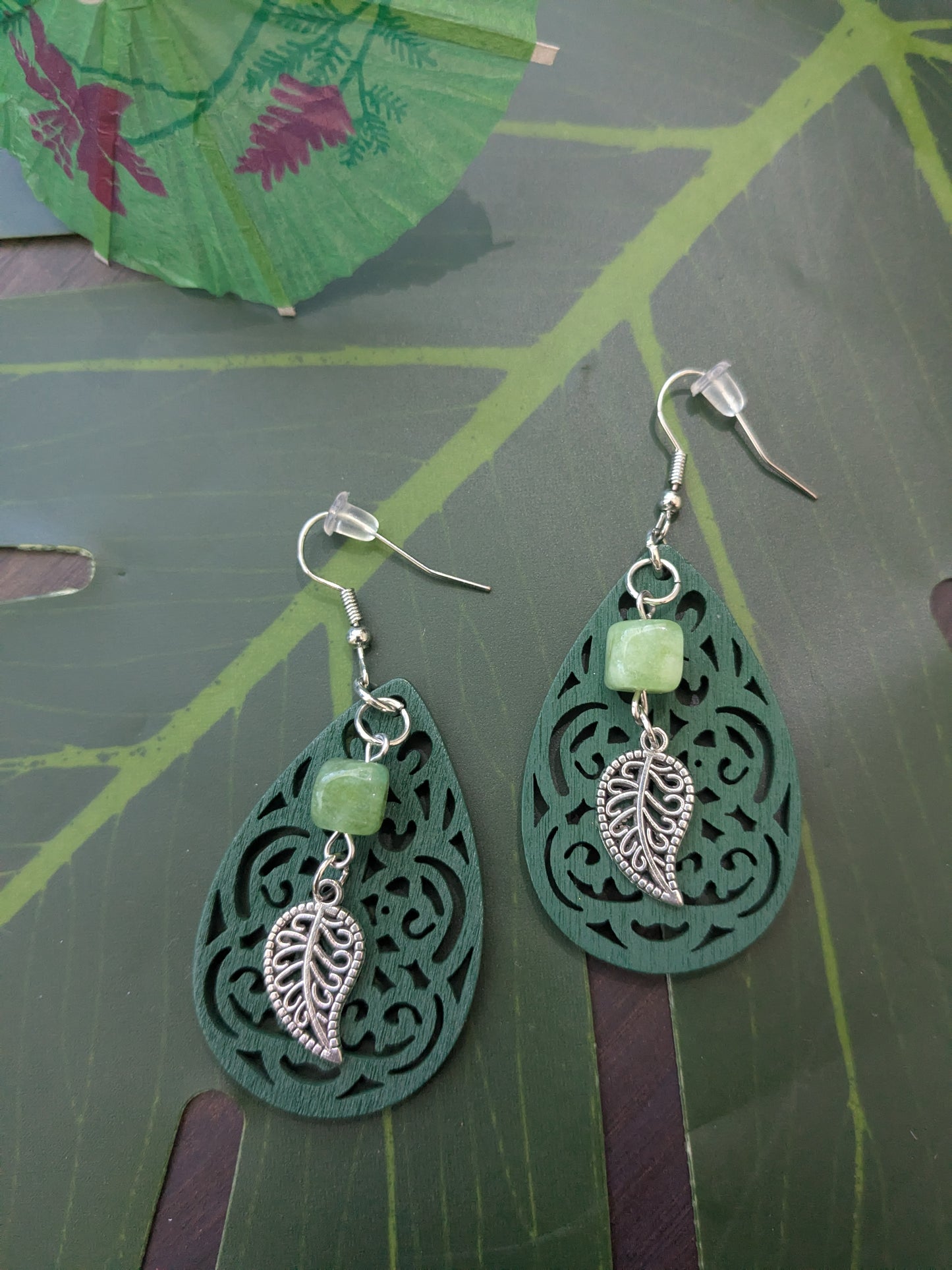 Earring with wood and pendant