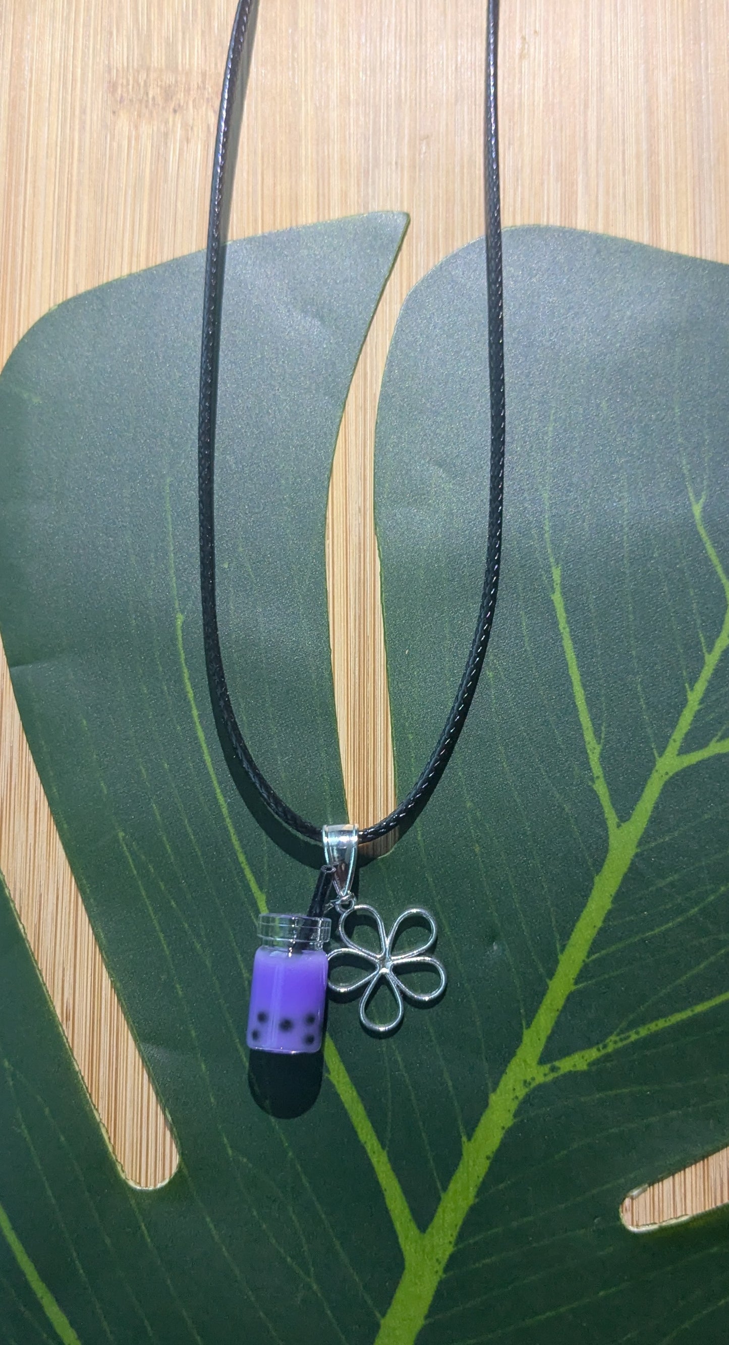 Leather necklace with pendant