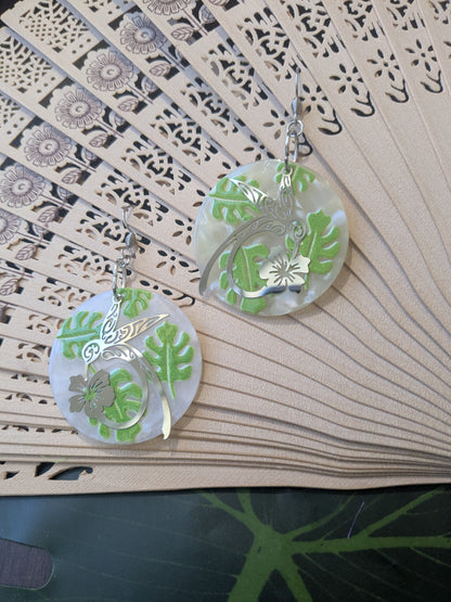 Earring with resin and bird pendant