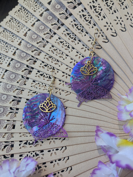 Earring with shell and pendant