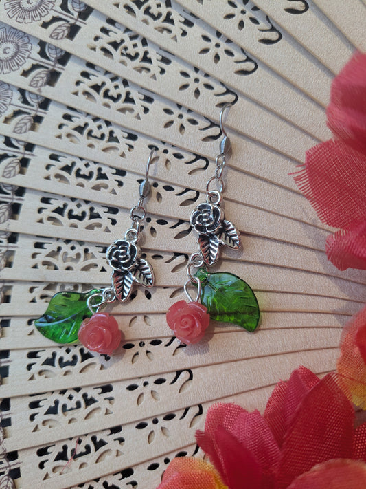 Earring with flower and leaf pendant