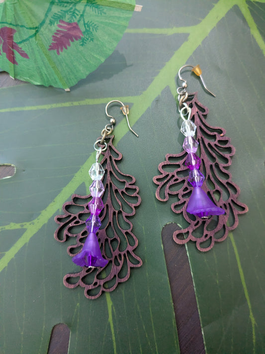Earring with beads and flower