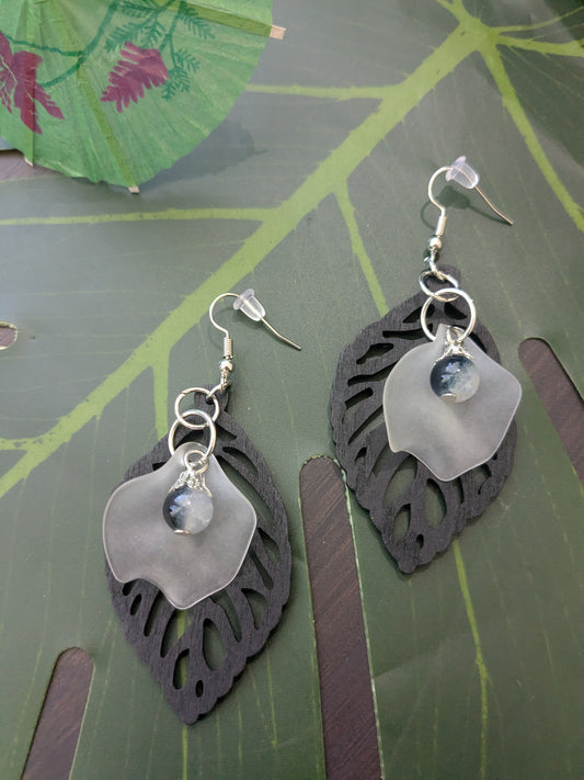 Earring with pendant and flower