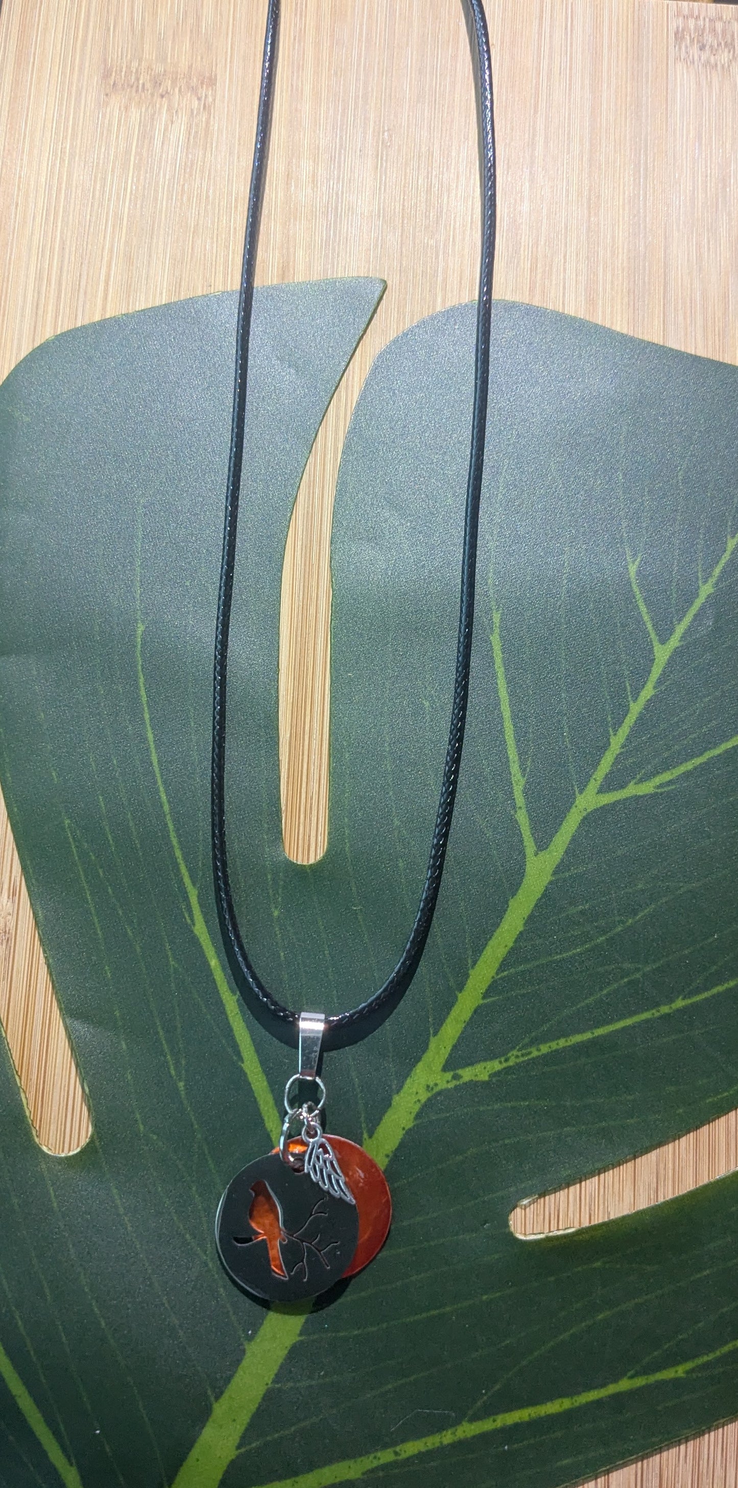 2 colors - Leather necklace with shell and pendant
