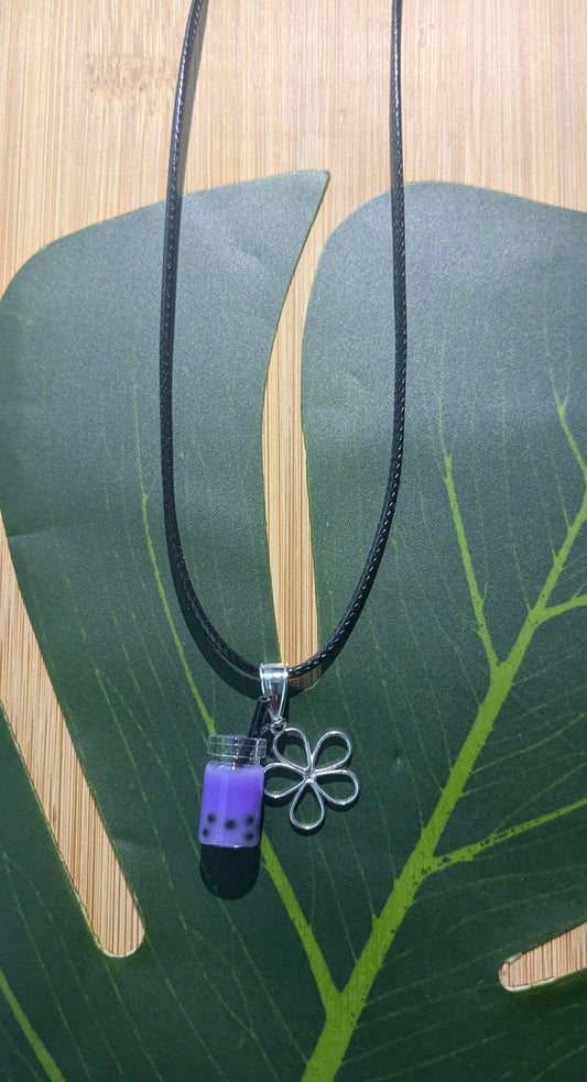 Leather necklace with pendant