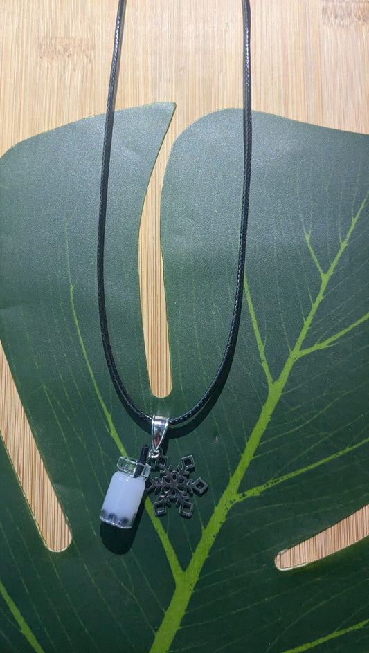 Leather necklace with pendant