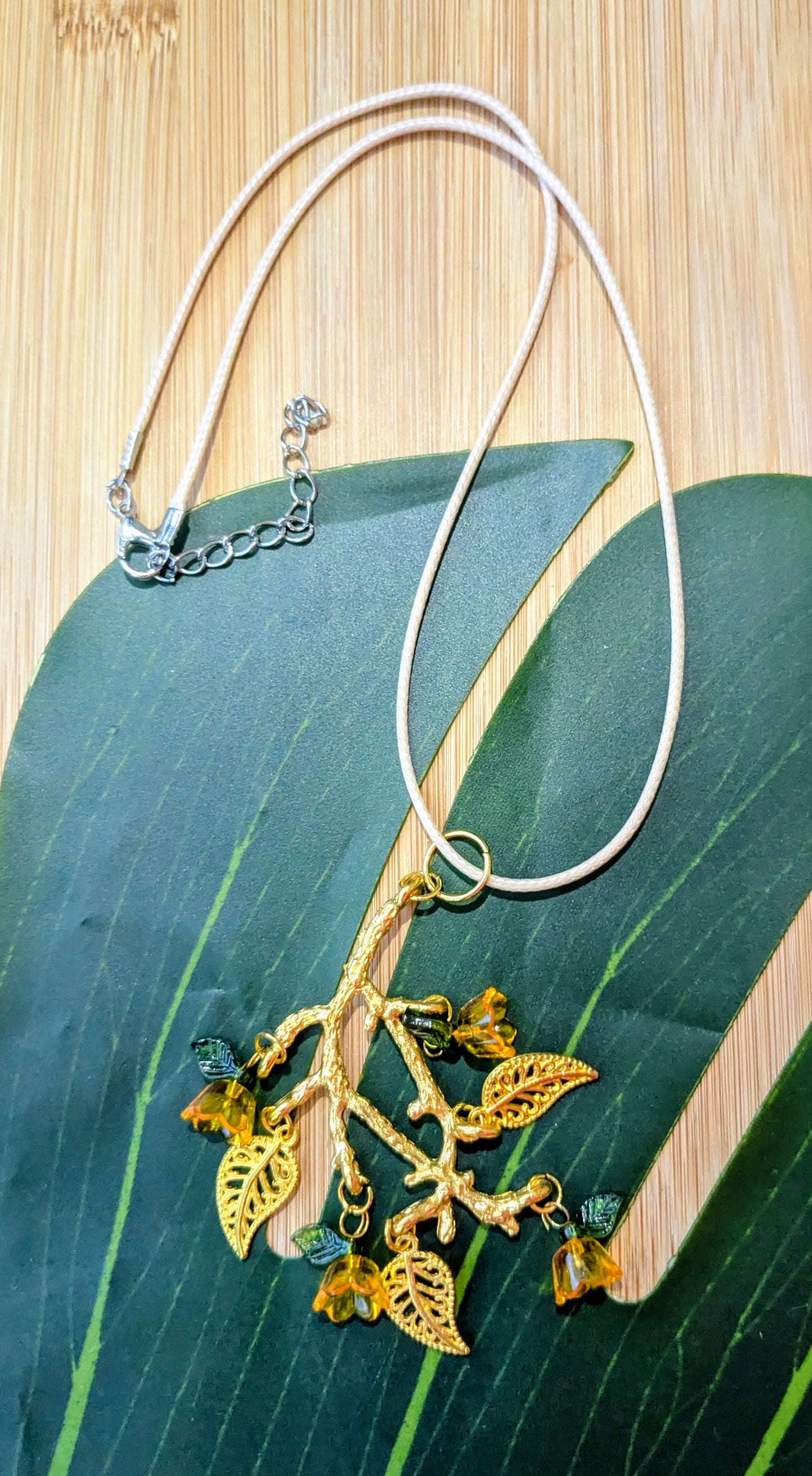 4 colors - Leather necklace with floral pendant