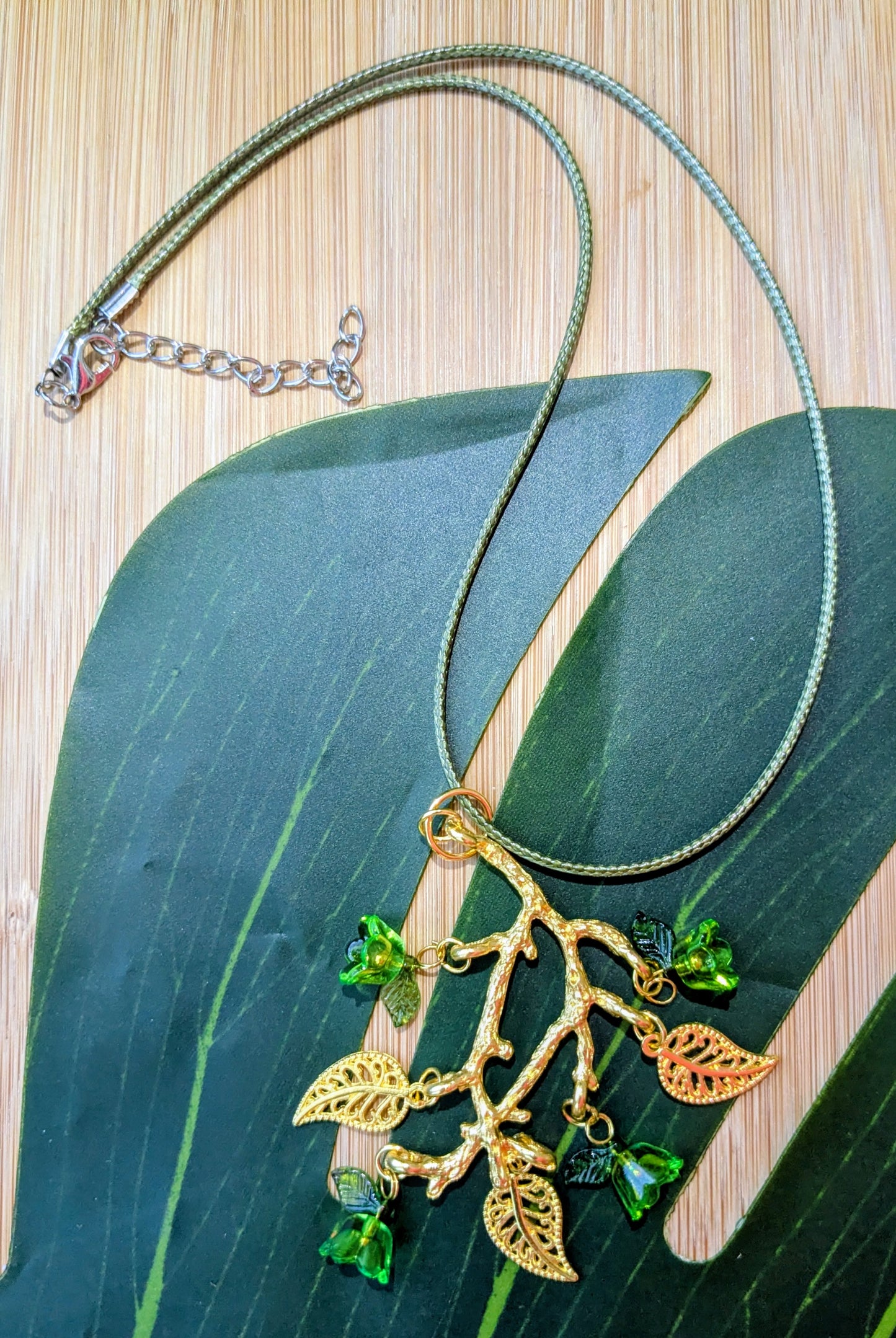 4 colors - Leather necklace with floral pendant