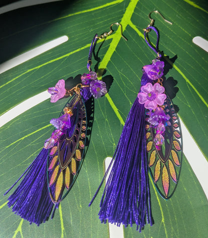 Earring with tassel, flowers and beads