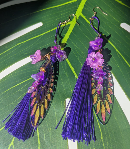 Earring with tassel, flowers and beads