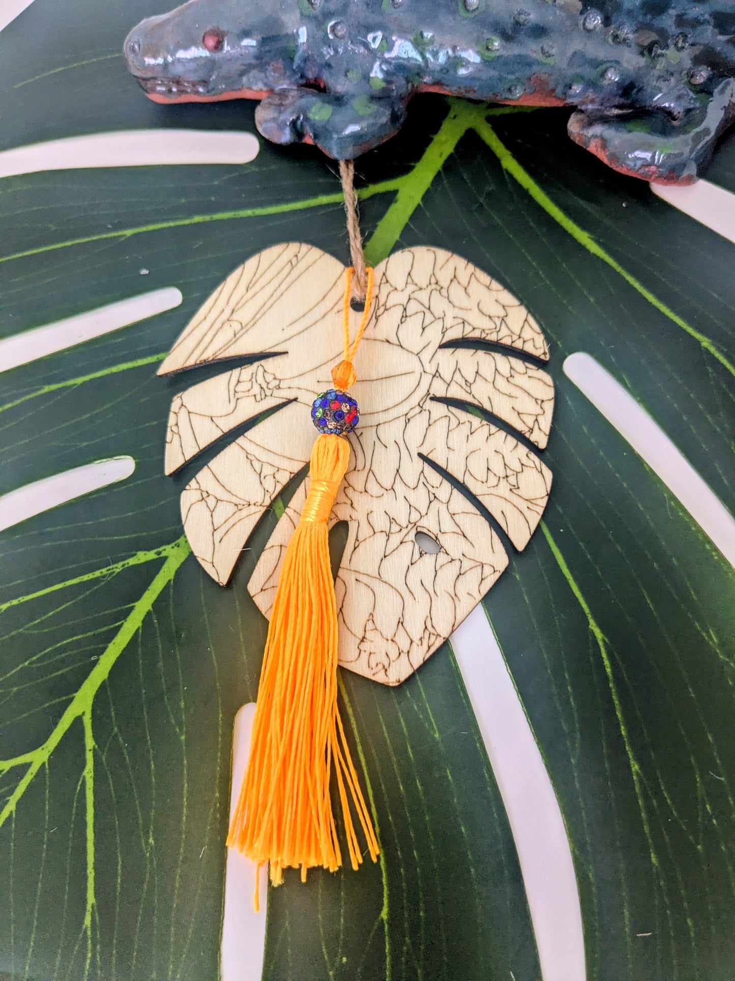 19 colors - Wooden air freshner with tassel and beads