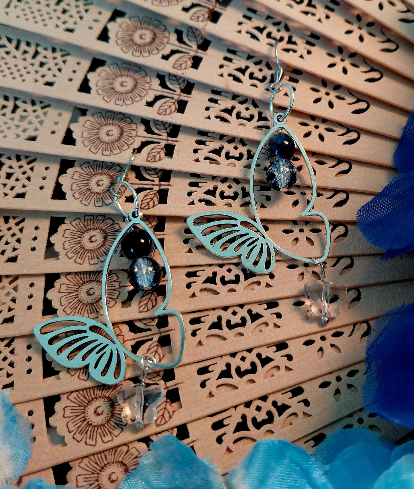 Earring with glass beads and butterfly sharm