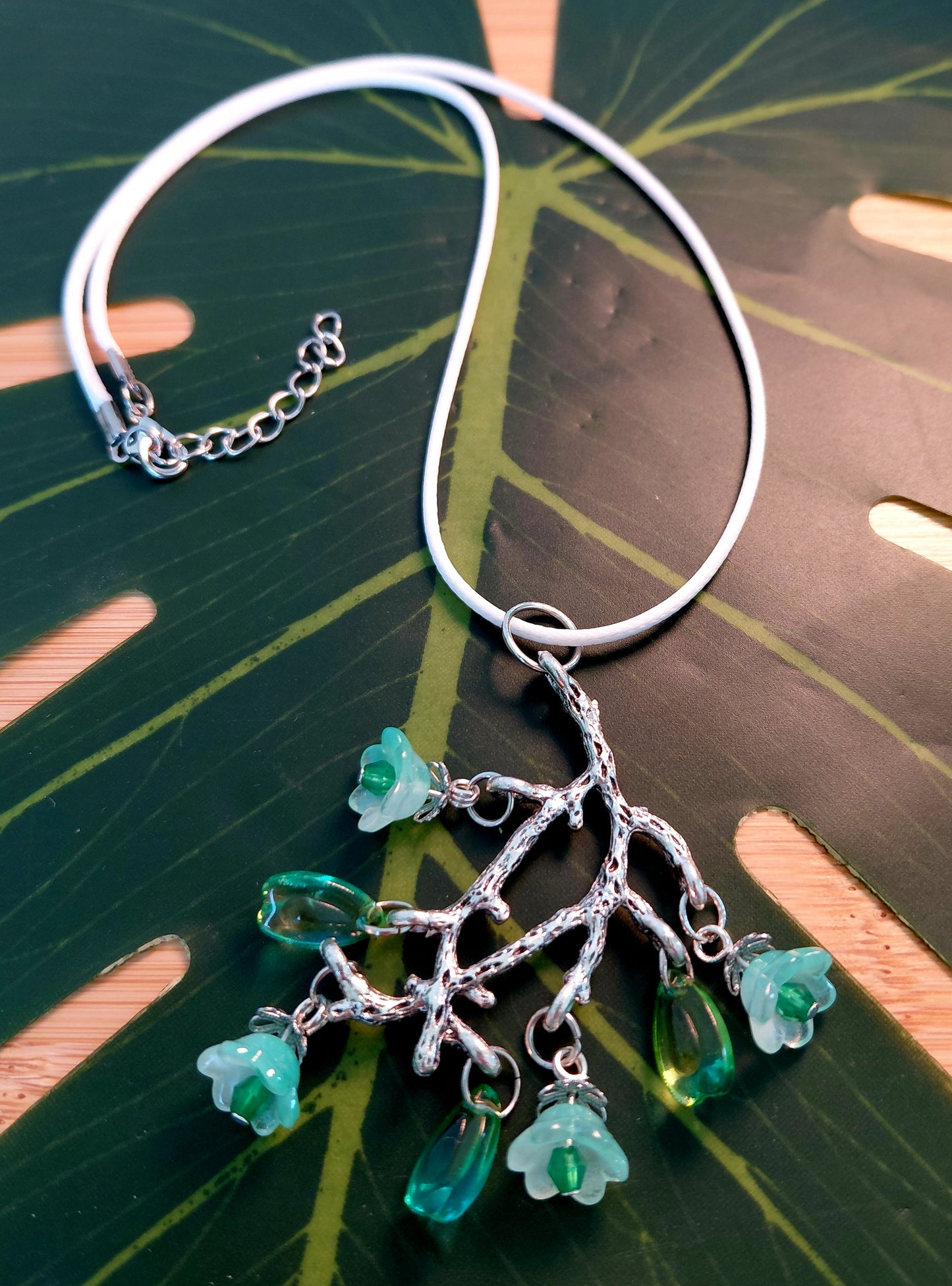 10 colors - Leather necklace with floral pendant