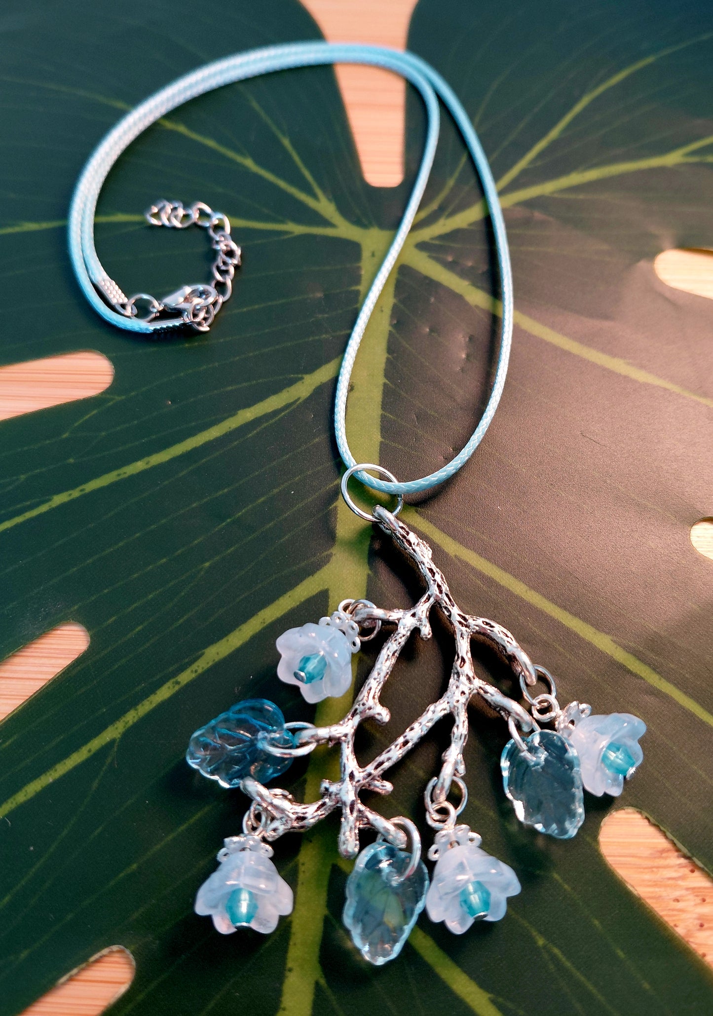 10 colors - Leather necklace with floral pendant