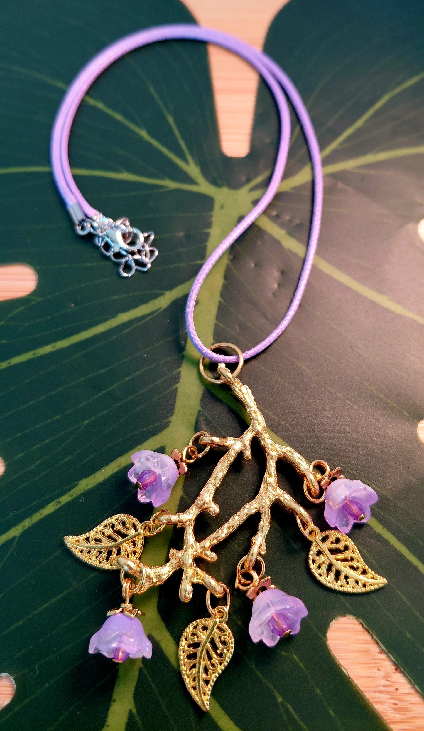 10 colors - Leather necklace with floral pendant