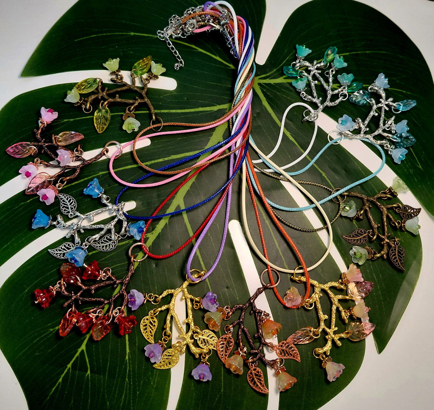 10 colors - Leather necklace with floral pendant